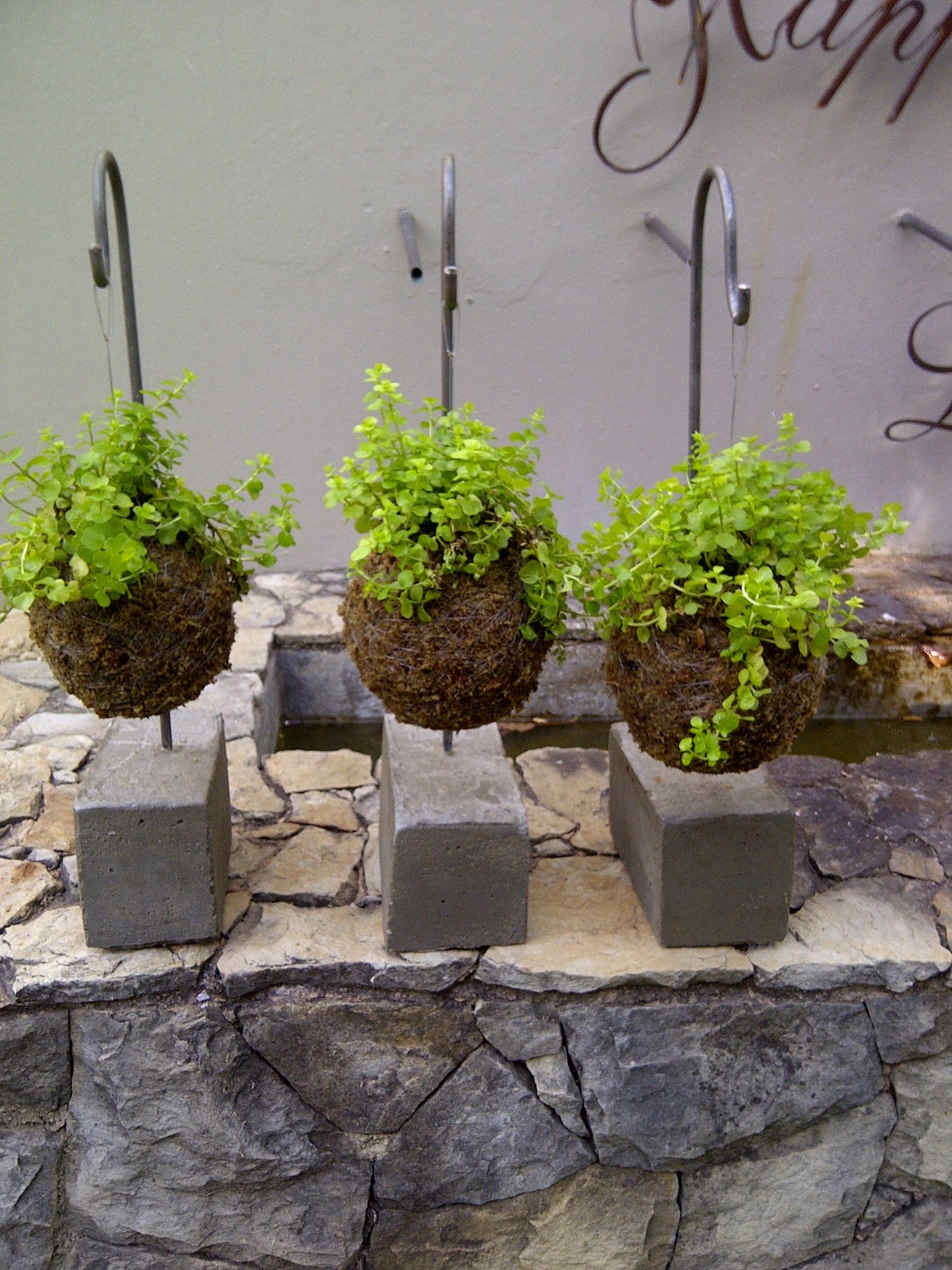 CONCRETE BLOCK STAND